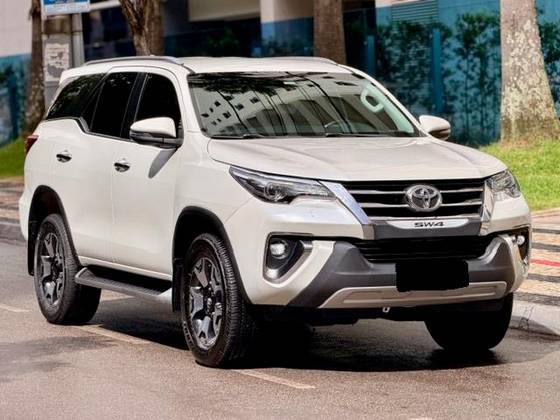 TOYOTA HILUX SW4 2.8 SRX DIAMOND 4X4 7 LUGARES 16V TURBO INTERCOOLER DIESEL 4P AUTOMÁTICO TOYOTA HILUX SW4 2.8 SRX DIAMOND 4X4 7 LUGARES 16V TURBO INTERCOOLER DIESEL 4P AUTOMÁTICO